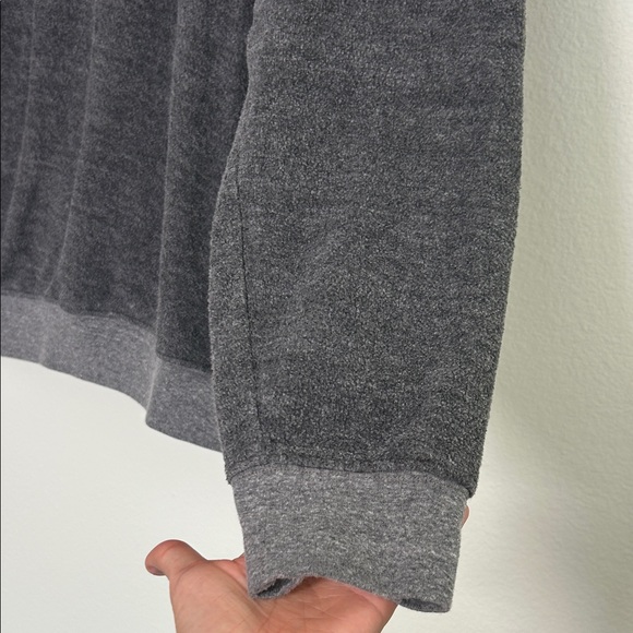 Alo Yoga Men’s L Gray Triumph Fleece Crewneck Sweatshirt w/ Zip Pockets - Picture 6 of 9